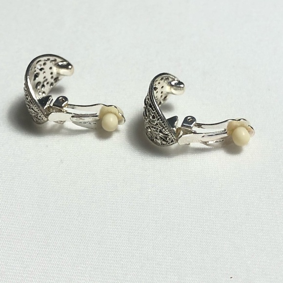 🐷 Silver Clip On Earrings - Picture 2 of 4